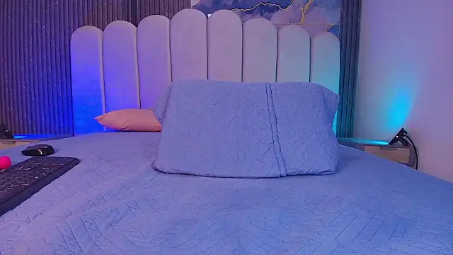 hot dione online show from March 13, 8:10 pm