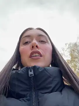 Snapshot of emiliasommer chatting on October 26, 12:44 pm emiliasommer online show from October 26, 12:44 pm