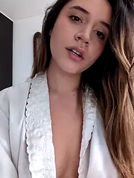 maliciaworld online show from February 8, 8:23 pm