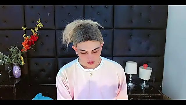 Daniela Pink  online show from March 6, 8:15 pm