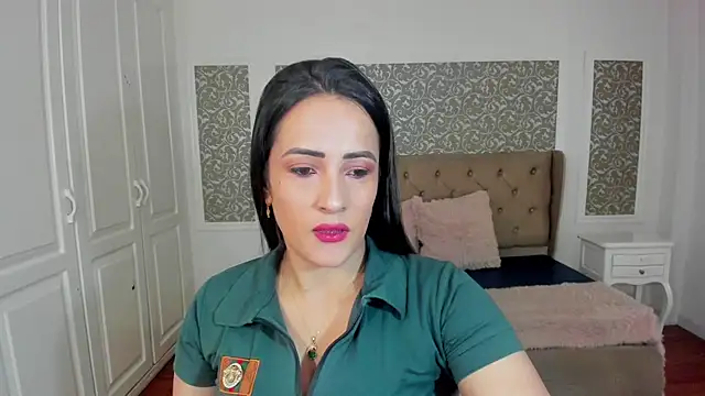 KimWessel  online show from November 9, 7:32 pm