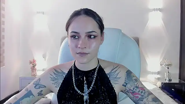 AnnyThompson  online show from February 12, 10:11 pm