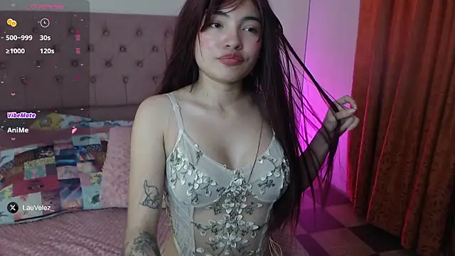 lauvelez   online show from March 23, 12:44 pm