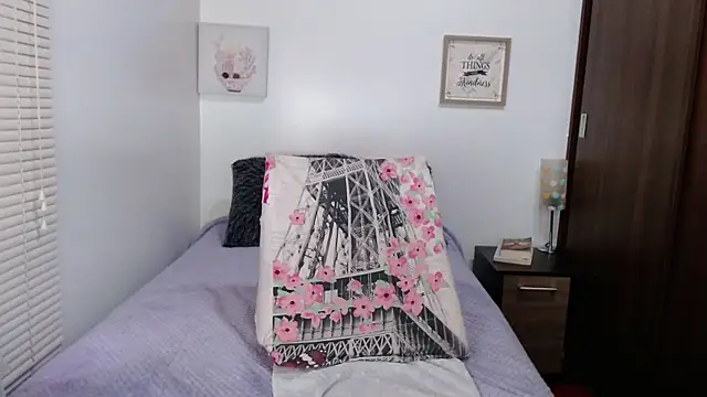 Maira B online show from April 17, 9:50 pm