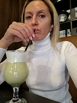 Miss    Mia  online show from October 16, 12:19 pm