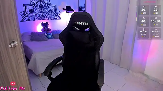 LouaneBourVip online show from April 8, 10:23 pm