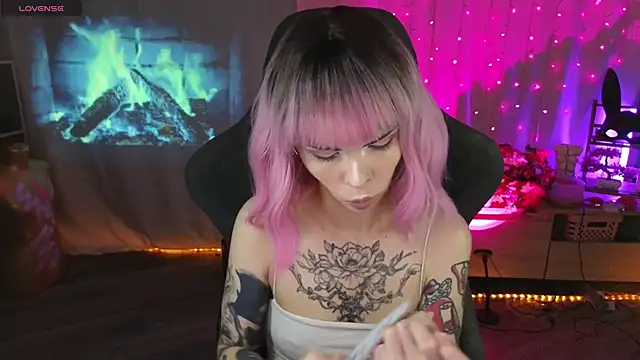 Kerry Kirk online show from March 12, 11:18 pm