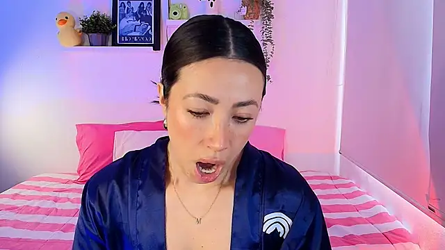 lilyy evanss online show from December 2, 8:33 pm