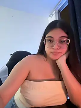 CamilaSofiia online show from December 1, 4:38 am