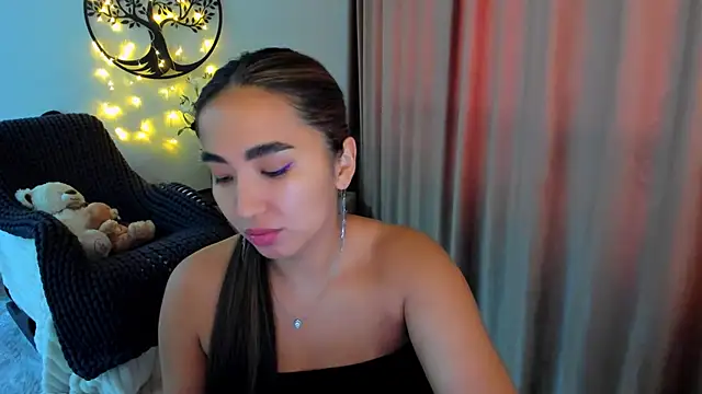 worldofkim online show from February 25, 10:03 am