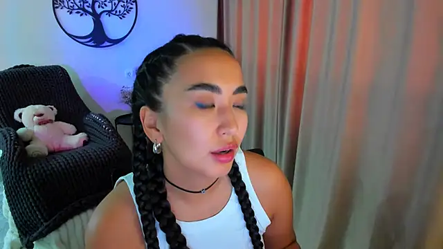 worldofkim online show from November 9, 8:32 am