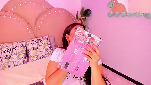 Miia Thompsonn online show from January 17, 3:47 am