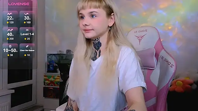 Britney Lynch online show from March 27, 7:03 pm