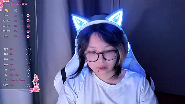 Snapshot of maydaykimmy chatting on October 27, 2:40 am maydaykimmy online show from October 27, 2:40 am