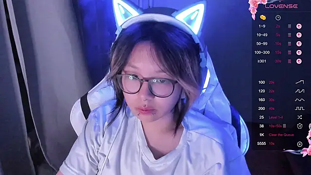 Snapshot of maydaykimmy chatting on October 1, 10:37 pm maydaykimmy online show from October 1, 10:37 pm