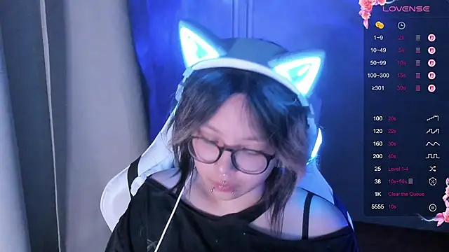 Snapshot of maydaykimmy chatting on October 4, 11:09 pm maydaykimmy online show from October 4, 11:09 pm