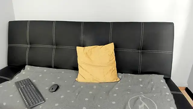 bulma bambina  online show from September 18, 9:46 pm