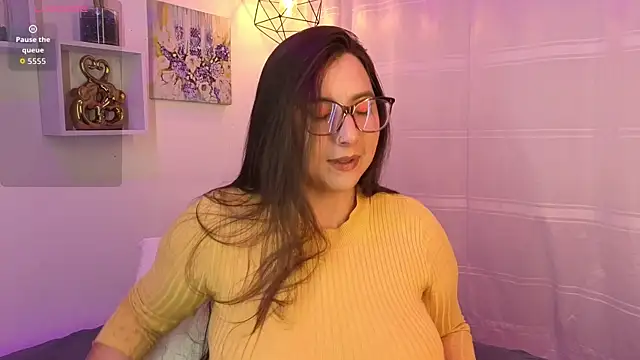 Roxxanne Bail online show from November 21, 1:40 am