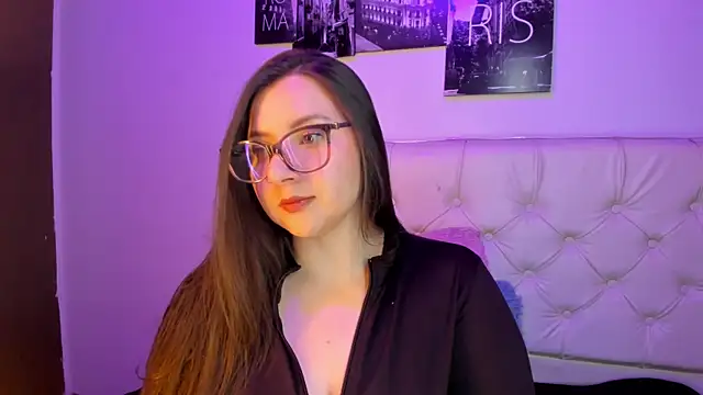 Roxxanne Bail online show from March 6, 4:18 am