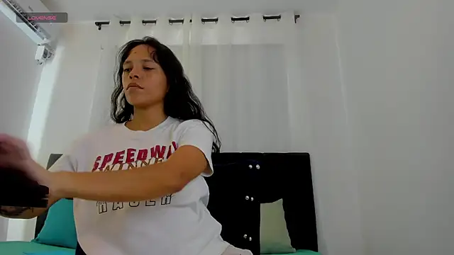 lexyfyre online show from April 18, 11:35 am