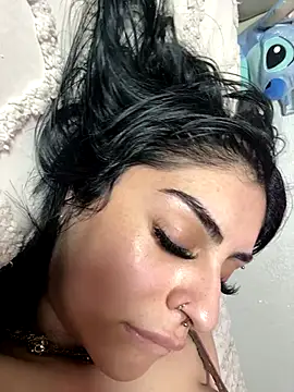 ThickerThanYoBitch online show from September 18, 6:39 pm