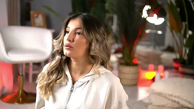 KellyMathews online show from December 16, 3:01 am