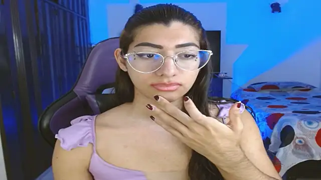 engielphoenis14 online show from April 20, 11:52 pm