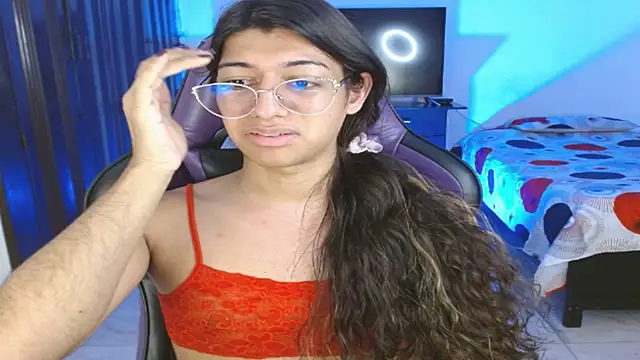 engielphoenis14 online show from April 18, 1:52 am