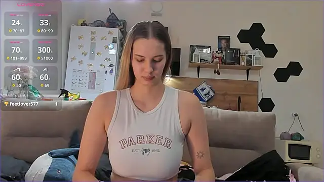 Girl alone home online show from January 16, 1:40 pm