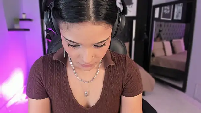 renee shelby  online show from March 14, 8:32 pm