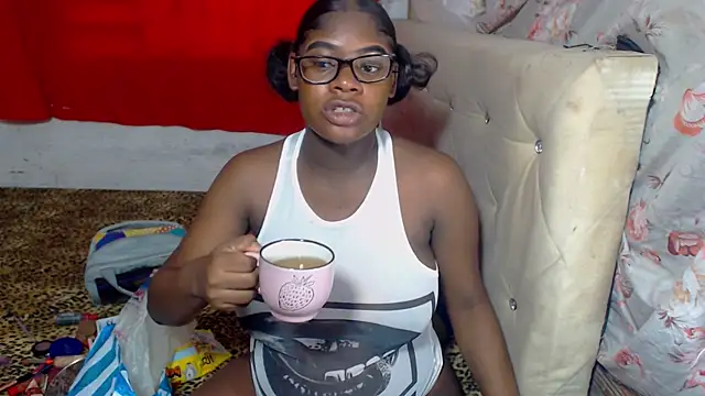EvaxEmma online show from June 30, 2:27 pm