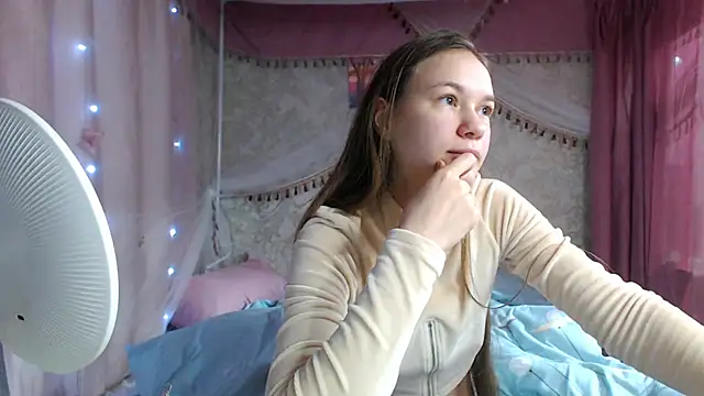 leila bambi  online show from December 22, 11:30 pm