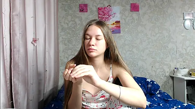 leila bambi  online show from October 2, 8:03 pm