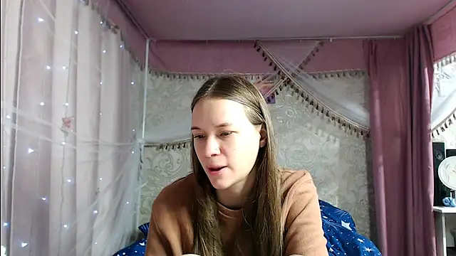 leila bambi  online show from November 11, 8:44 am