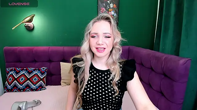 EvaMoran online show from April 21, 1:53 am