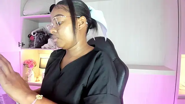 tamaraa smiith online show from November 20, 8:10 pm