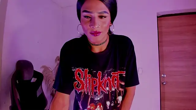 carolinemiller7 online show from December 2, 8:38 am