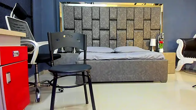 Matureyulyet online show from December 5, 9:05 pm