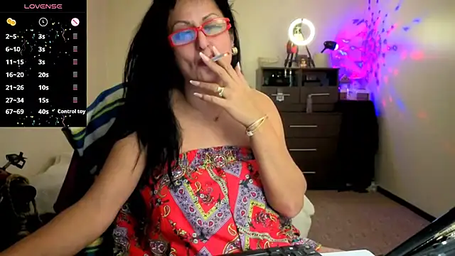 YourDreamLoverr online show from November 26, 12:00 am