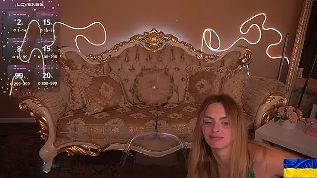 Snapshot of ChloeBrightt chatting on October 9, 8:13 pm ChloeBrightt online show from October 9, 8:13 pm