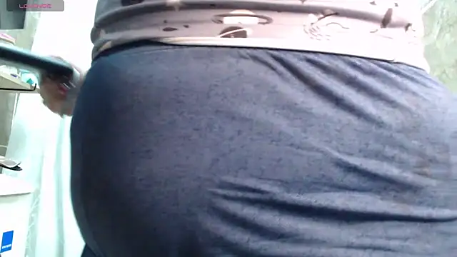 mollyshake1 online show from November 5, 6:40 am