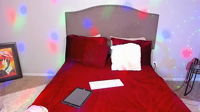 yiauana online show from November 9, 7:37 am