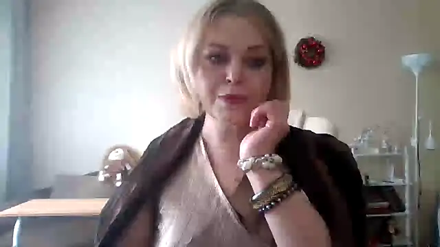 SofiyaPetrova online show from April 7, 11:01 am