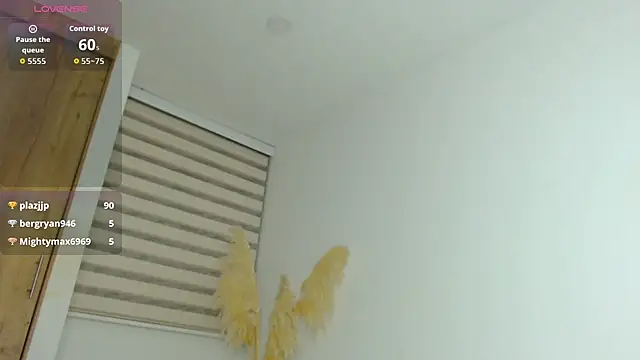 dollface17 online show from December 18, 1:10 am