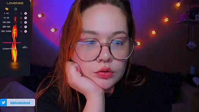 Snapshot of lala_loulou_land chatting on October 19, 8:22 pm lala loulou land online show from October 19, 8:22 pm