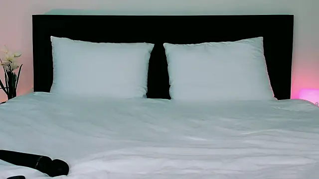 oh-my-mia online show from October 10, 12:10 pm