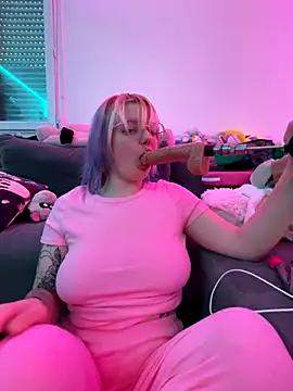 LaskaLeRoomba online show from December 3, 1:57 pm