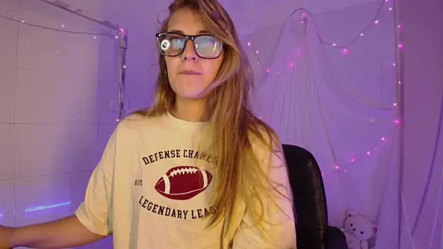 Giia paiige18 online show from November 10, 1:28 pm