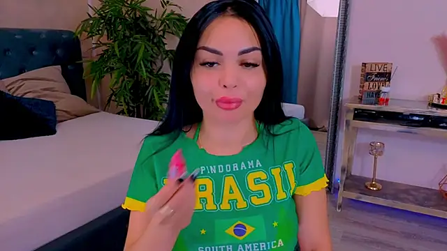 MichelleReys online show from October 31, 9:19 pm