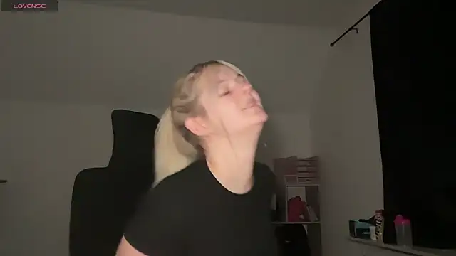 Snapshot of Allylove03 chatting on September 24, 5:23 pm Allylove03 online show from September 24, 5:23 pm